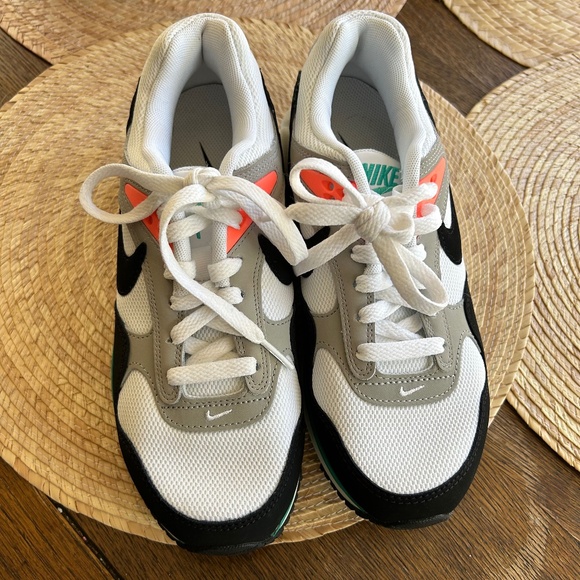 WOMEN'S NIKE AIR MAX CORRELATE - SIZE 7 - Picture 2 of 4